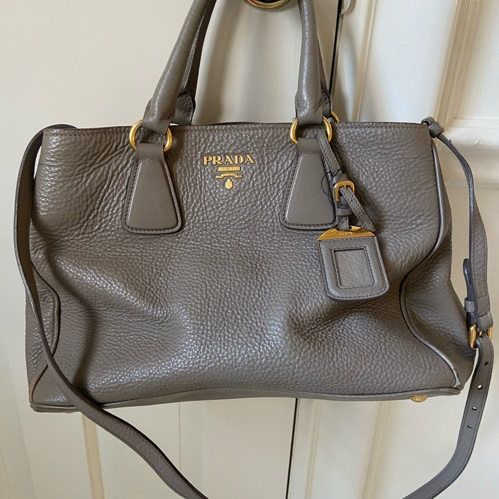 Prada Vitelli Daino handbag with crossbody strap in really great condition!